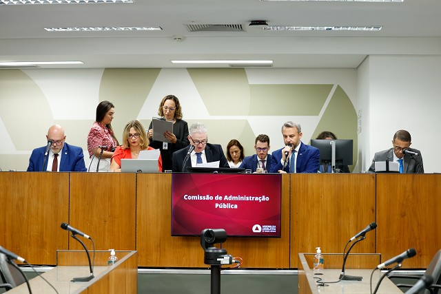 Comissão de Administração Pública - análise de proposições
