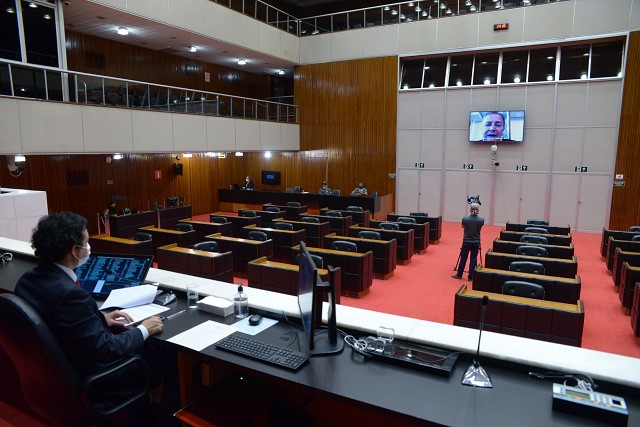 Deputado Carlos Pimenta propôs homenagem às crianças e professoras mortas na creche Gente Inocente, em Janaúba, há três anos