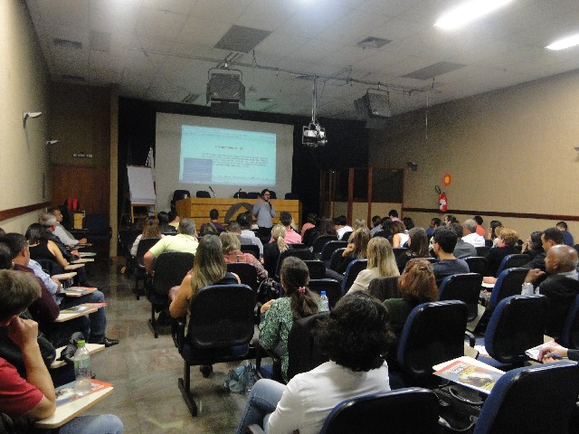 Os vereadores e servidores de câmaras municipais mineiras tiveram aulas sobre aspectos da legística, da redação oficial e da importância dos requerimentos