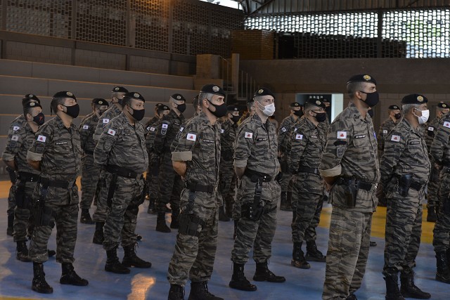 Comissão de Segurança Pública - entrega de diplomas de votos de congratulações aos policiais militares lotados no Batalhão Rotam