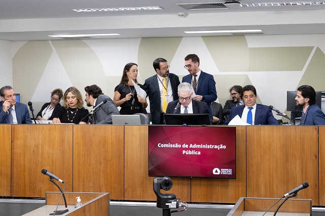 Comissão de Administração Pública - análise de proposições (reunião das 17:00)