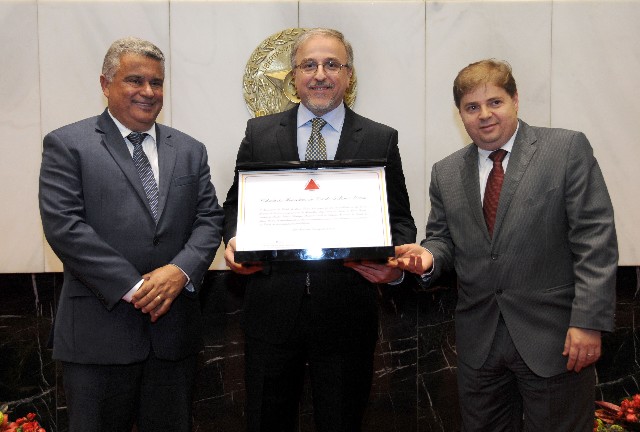 Na noite desta terça (7), Vilmar Fistarol recebeu o título de cidadão honorário de Minas Gerais