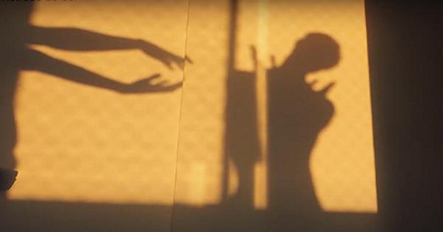 Em Retrato do Sol, toda a performance é revelada ao público por meio de sombras refletidas em uma parede