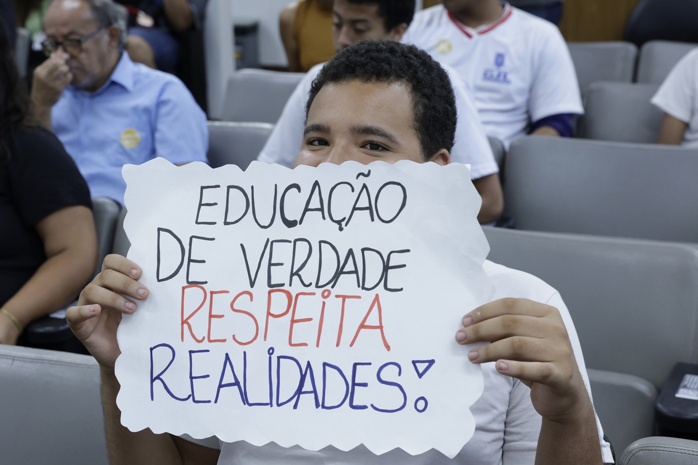 Comissão de Educação, Ciência e Tecnologia - debate sobre retirada do ensino médio diurno em escola de BH