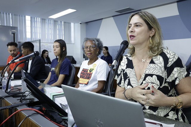 Comissão de Educação, Ciência e Tecnologia - debate sobre retirada do ensino médio diurno em escola de BH