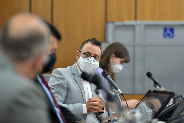 O secretário de Estado de Cultura e Turismo, Leônidas Oliveira, respondeu questionamentos dos parlamentares no Assembleia Fiscaliza, na tarde desta quinta (26)