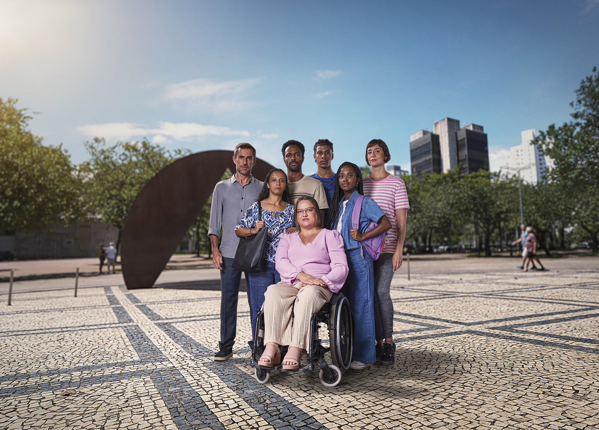 grupo de pessoas em frente a assembleia
