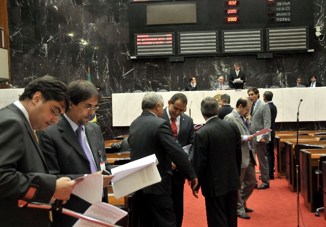 O projeto segue agora para a Comissão de Fiscalização Financeira e Orçamentária, onde receberá parecer de 2º turno