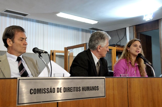 Beatriz Cerqueira criticou a tramitação de projeto de lei que trata do reajuste de 5% no salário dos professores