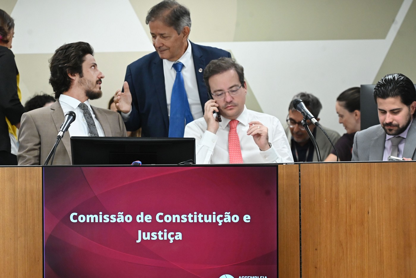 Comissão de Constituição e Justiça - análise de proposições.