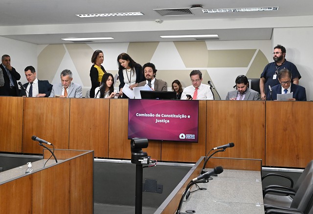 Comissão de Constituição e Justiça - análise de proposições