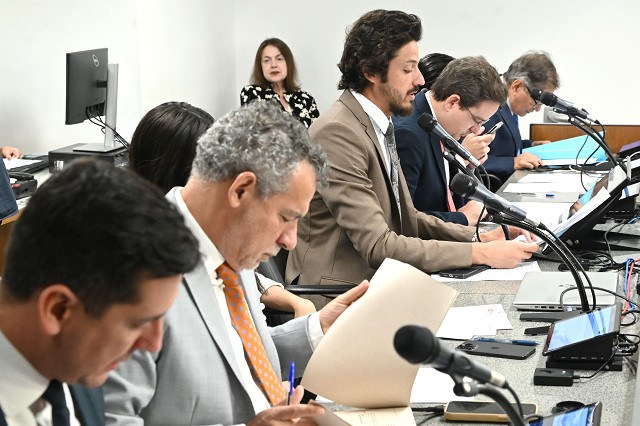 Comissão de Constituição e Justiça - análise de proposições