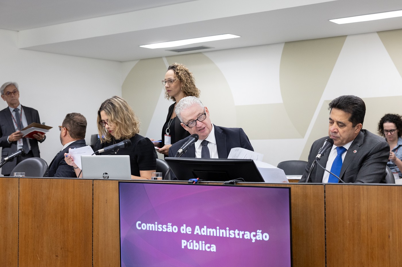 Comissão de Administração Pública - análise de proposições