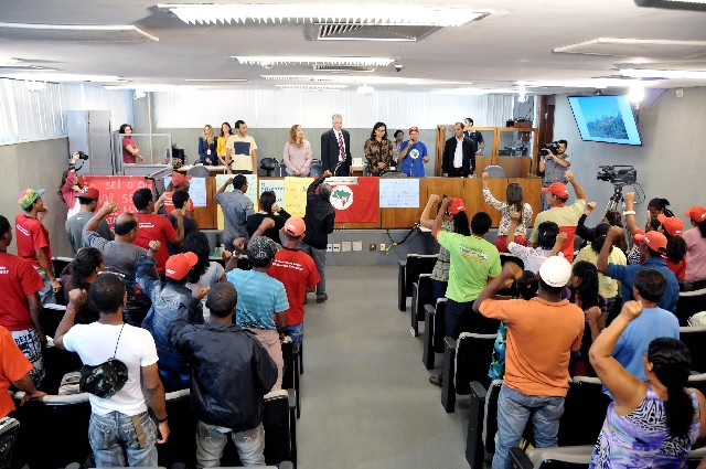 Comissão debateu situação de sem terra do Acampamento Novo Paraíso, extração clandestina e criminosa de madeiras e omissão dos órgãos responsáveis