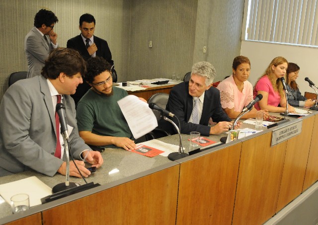 Grevistas da PBH foram recebidos por deputados nesta segunda-feira (26)