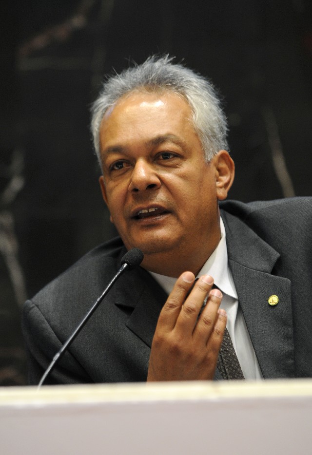 O deputado federal Edson Moreira foi o único na mesa a defender a redução da maioridade penal