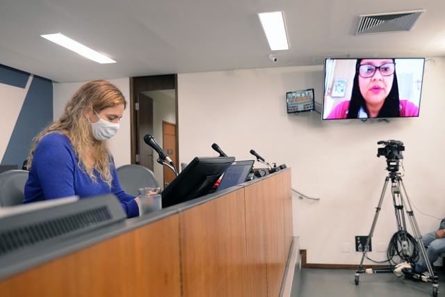 Representantes da comunidade escolar se queixam da mudança de planejamento em meio à pandemia