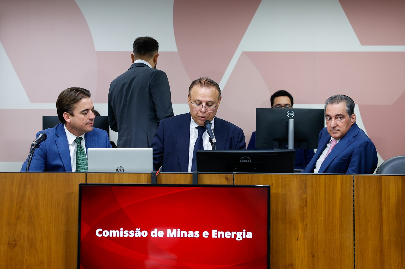 Comissão de Minas e Energia - análise de proposições