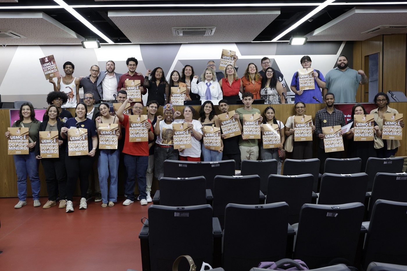 Comissão de Educação, Ciência e Tecnologia - debate sobre prejuízos causados pela chuva na unidade da Uemg em Ubá