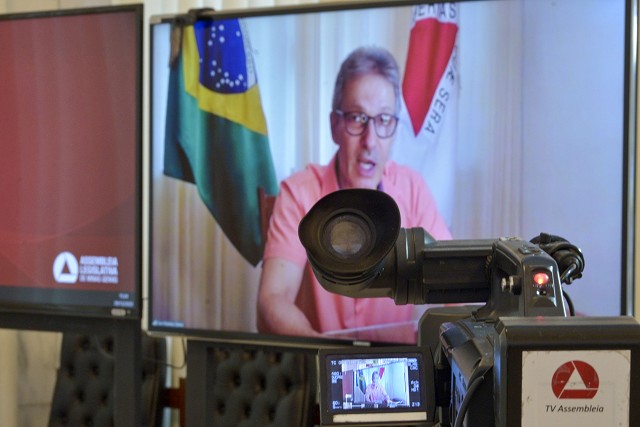 Cerimônia para assinatura do decreto de prorrogação do reconhecimento do estado de Calamidade Pública decorrente da pandemia de COVID-19, em todo o território do Estado