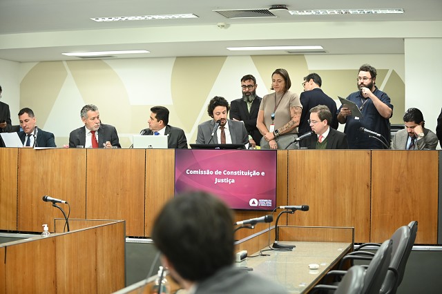 Comissão de Constituição e Justiça - análise de proposições