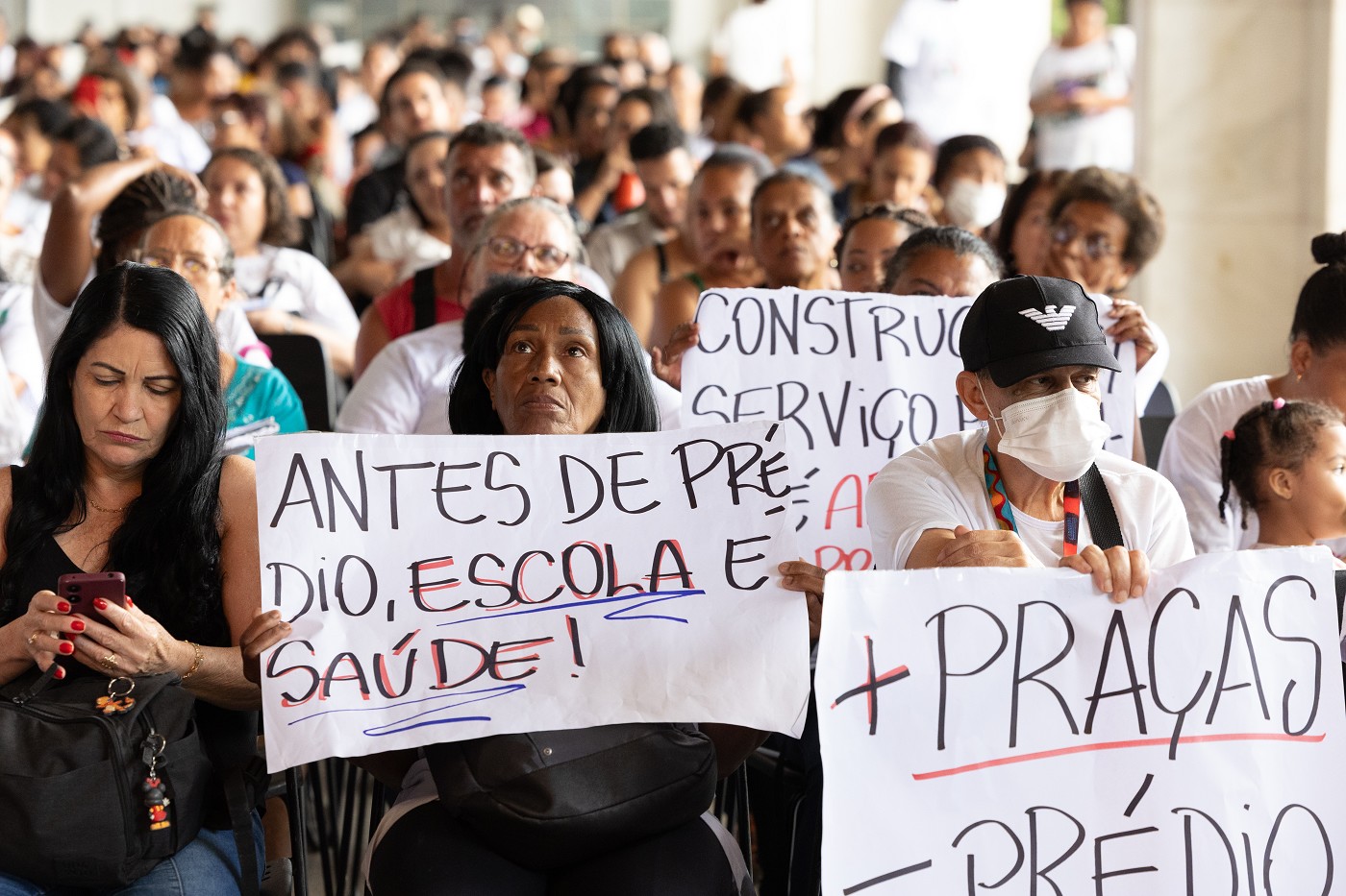 Comissão Extraordinária de Defesa da Habitação e da Reforma Urbana - debate sobre o direito à moradia digna