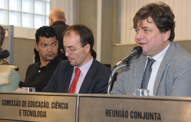 Comissões de Educação, Ciência e Tecnologia e de Participação Popular - debate sobre a educação indígena em Minas Gerais