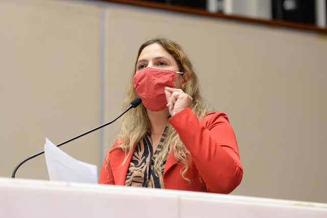 Beatriz Cerqueira se solidarizou com o Sinpro, contrário ao retorno até que os professores sejam vacinados