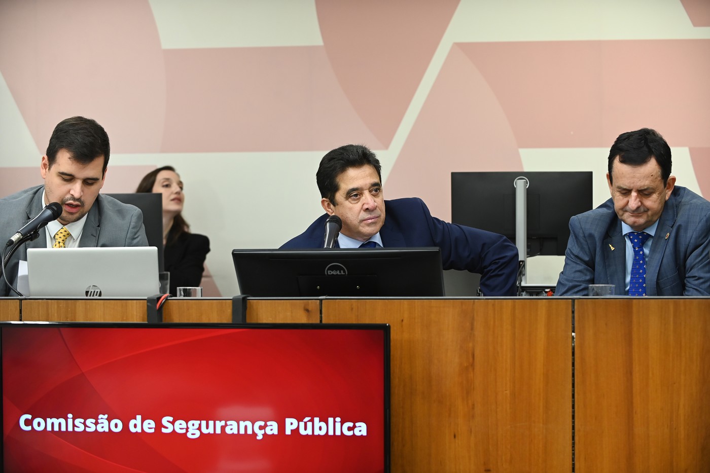 Comissão de Segurança Pública analisa proposições (reunião das 14:15)