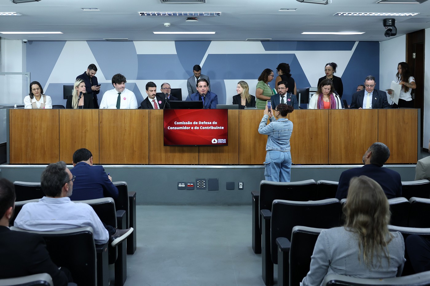 Comissão de Defesa do Consumidor e do Contribuinte - debate sobre alterações nos direitos e os deveres dos passageiros no transporte aéreo