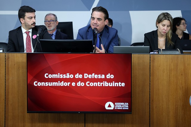 Comissão de Defesa do Consumidor e do Contribuinte - debate sobre alterações nos direitos e os deveres dos passageiros no transporte aéreo