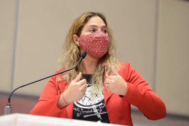 Beatriz Cerqueira afirmou que professores de Ipatinga foram orientados a trabalhar contaminados