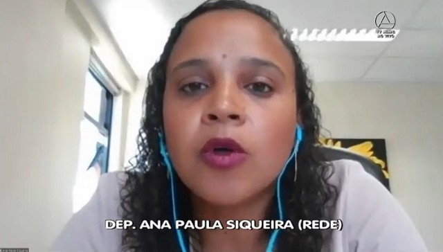 Para Ana Paula Siqueira, é preciso considerar a situação de vulnerabilidade das famílias na organização da vacinação