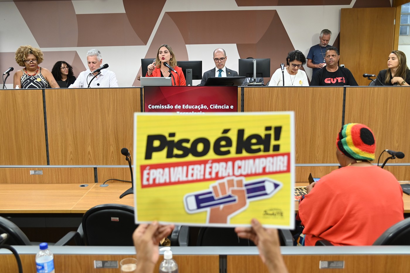 Comissão de Educação, Ciência e Tecnologia - debate sobre o projeto de lei que pune o agente público que deixar de pagar o piso nacional da educação