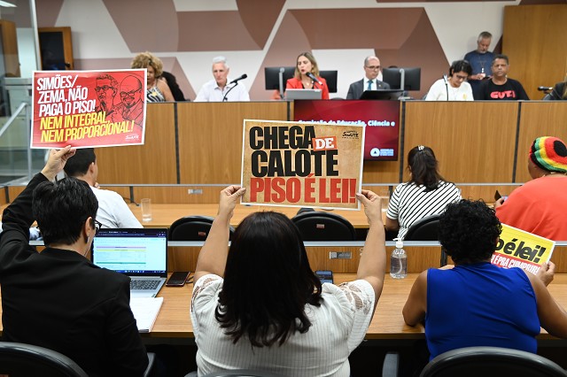 Comissão de Educação, Ciência e Tecnologia - debate sobre o projeto de lei que pune o agente público que deixar de pagar o piso nacional da educação