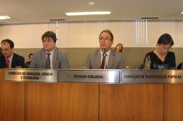 Comissões de Educação, Ciência e Tecnologia e de Participação Popular - debate sobre a educação indígena em Minas Gerais