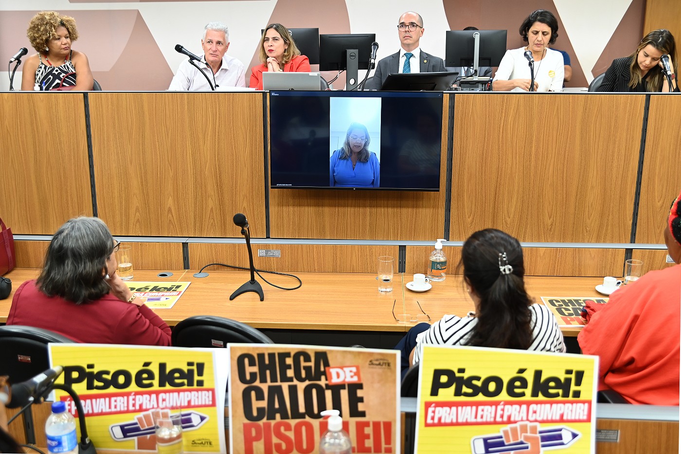 Comissão de Educação, Ciência e Tecnologia - debate sobre o projeto de lei que pune o agente público que deixar de pagar o piso nacional da educação