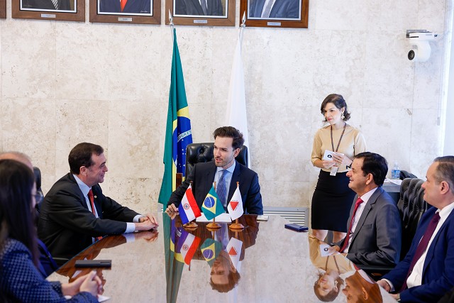 Visita do embaixador do Paraguai ao presidente da ALMG