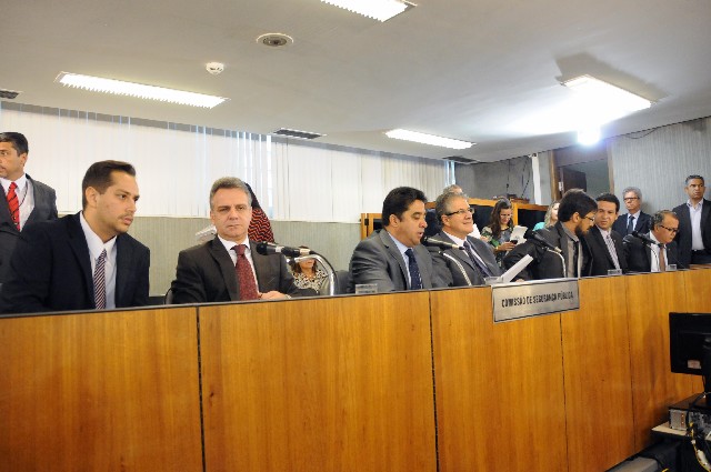 A proposta em debate define uma legislação única para a Polícia Civil em todos os Estados