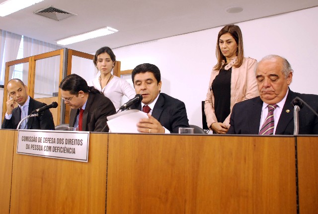 Comissão analisou na reunião desta quarta (11) três projetos que tramitam em 1º turno