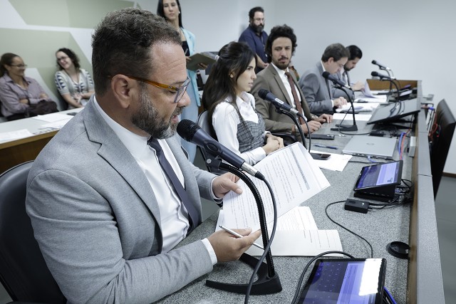 Comissão de Constituição e Justiça - análise de proposições