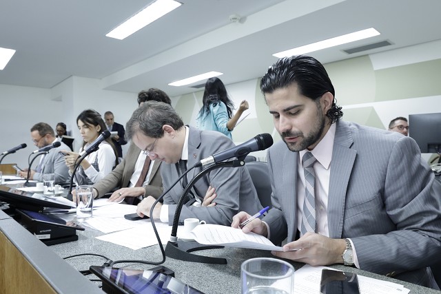 Comissão de Constituição e Justiça - análise de proposições