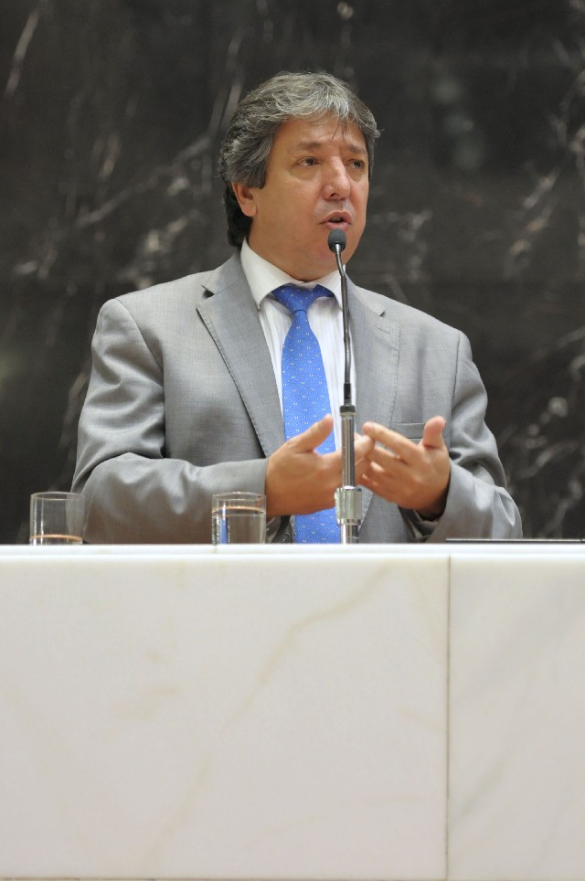 Antônio Jorge criticou o fechamento da Fundação João Pinheiro