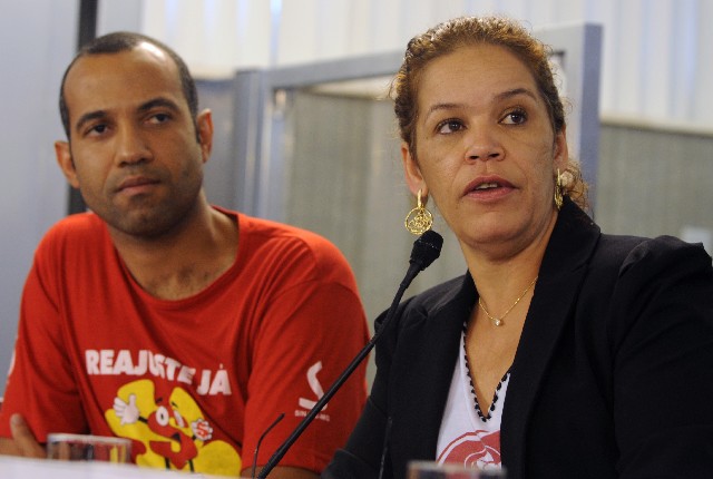 Wagner Ferreira e Sandra de Souza denunciaram, entre outros, falta de pessoal e más condições de trabalho