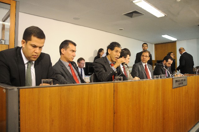 A maioria dos deputados presentes manifestou-se a favor da liberação do álcool