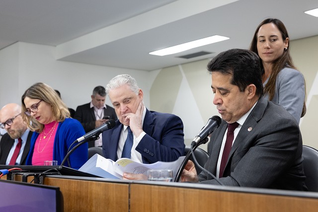 Comissão de Administração Pública - análise de proposições