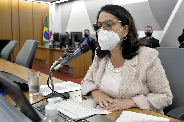 Ao criticar as condições precárias das escolas nas unidades prisionais, Rosângela Reis lembrou a importância da educação para a ressocialização dos detentos