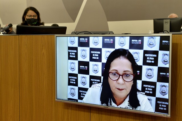 A diretora da Escola Estadual Dênio Moreira de Carvalho da Penitenciária de Ipaba cobrou uma intervenção urgente no local