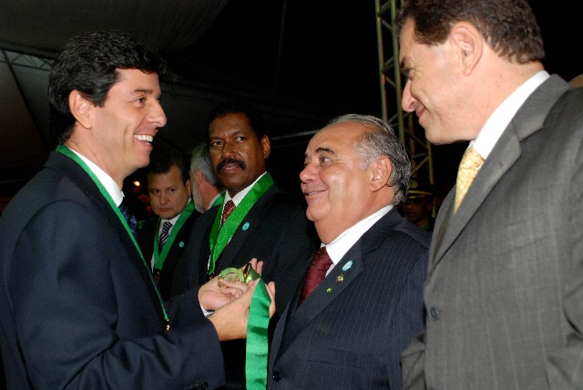 Os deputados Dalmo Ribeiro Silva e Luiz Henrique foram agraciados com a comenda