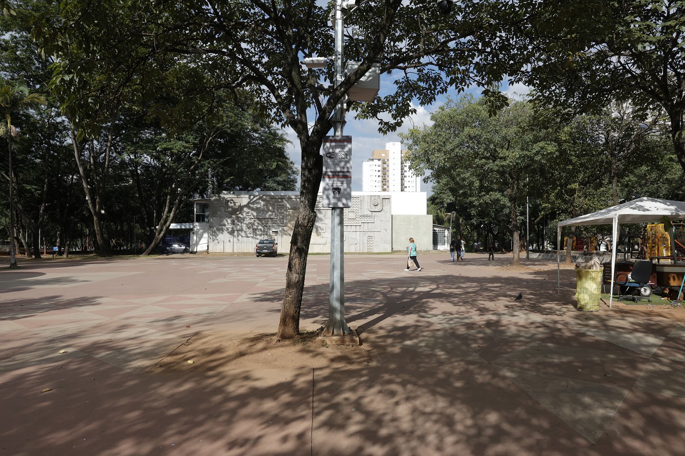 Ambiente monitorado por câmeras de segurança e Wi-fi gratuito na Praça da Assembleia